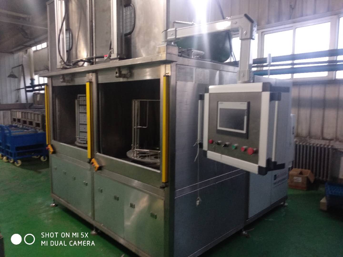 单工位物料箱旋转喷淋清洗机